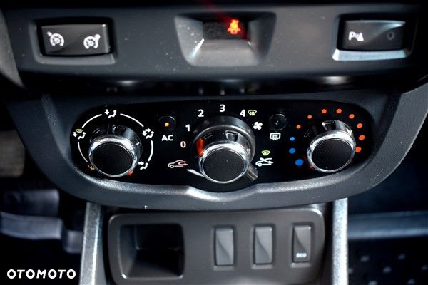 Dacia Duster 1.2 TCe Celebration S&S EU6 - 35