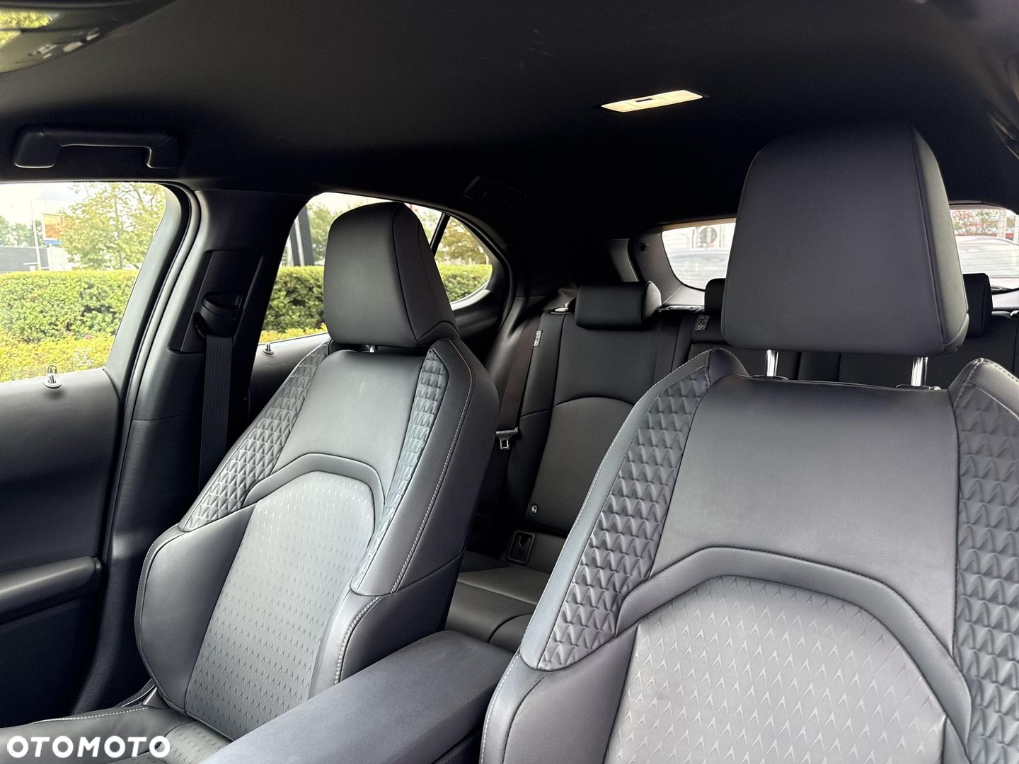 Lexus UX - 12