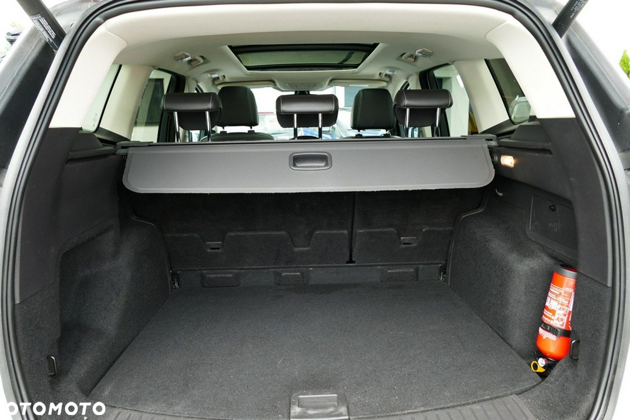 Ford Kuga 2.0 TDCi 2x4 Titanium - 30