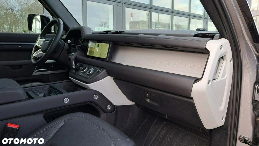 Land Rover Defender - 21
