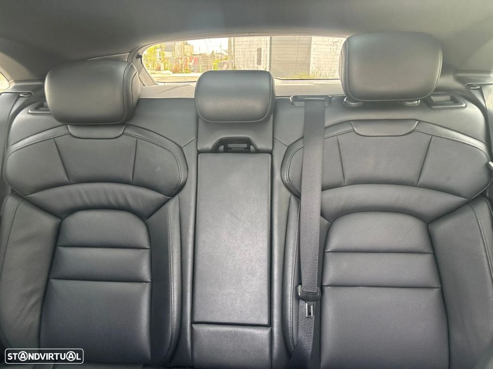 Porsche Taycan Cross Turismo 4 - 15