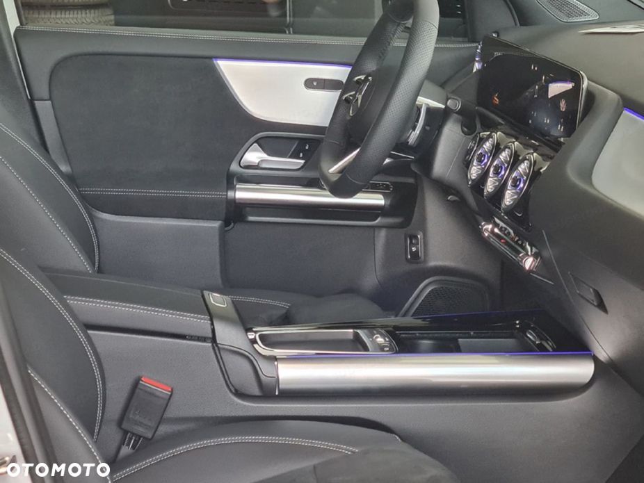 Mercedes-Benz GLA 200 AMG Line - 14