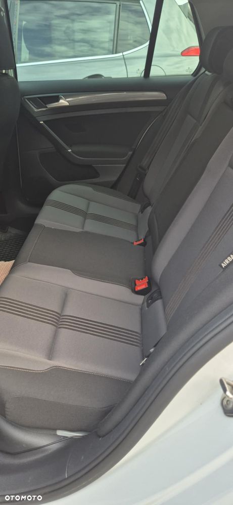 Volkswagen Golf - 6