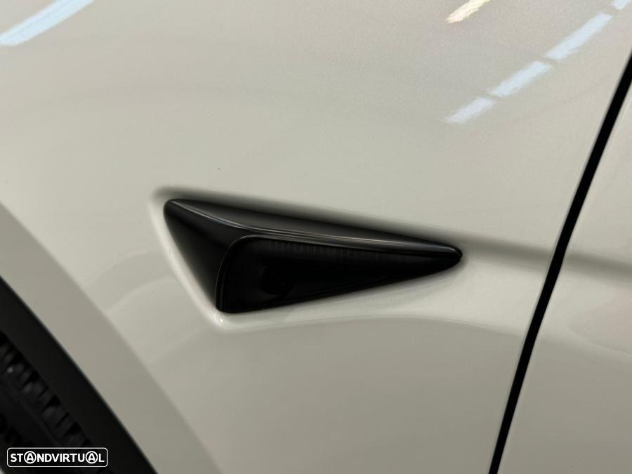 Tesla Model Y Long Range Dual Motor AWD - 14