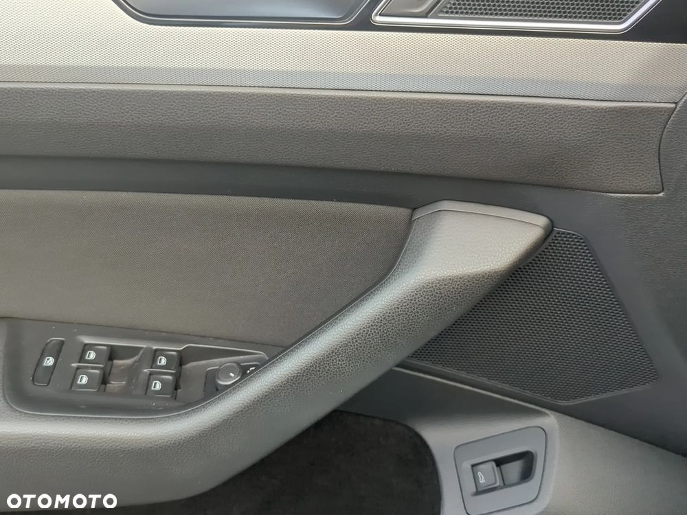 Volkswagen Passat - 26