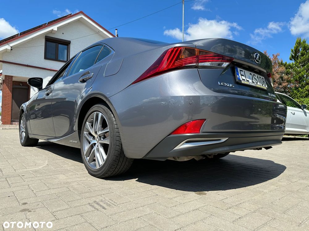 Lexus IS - 32