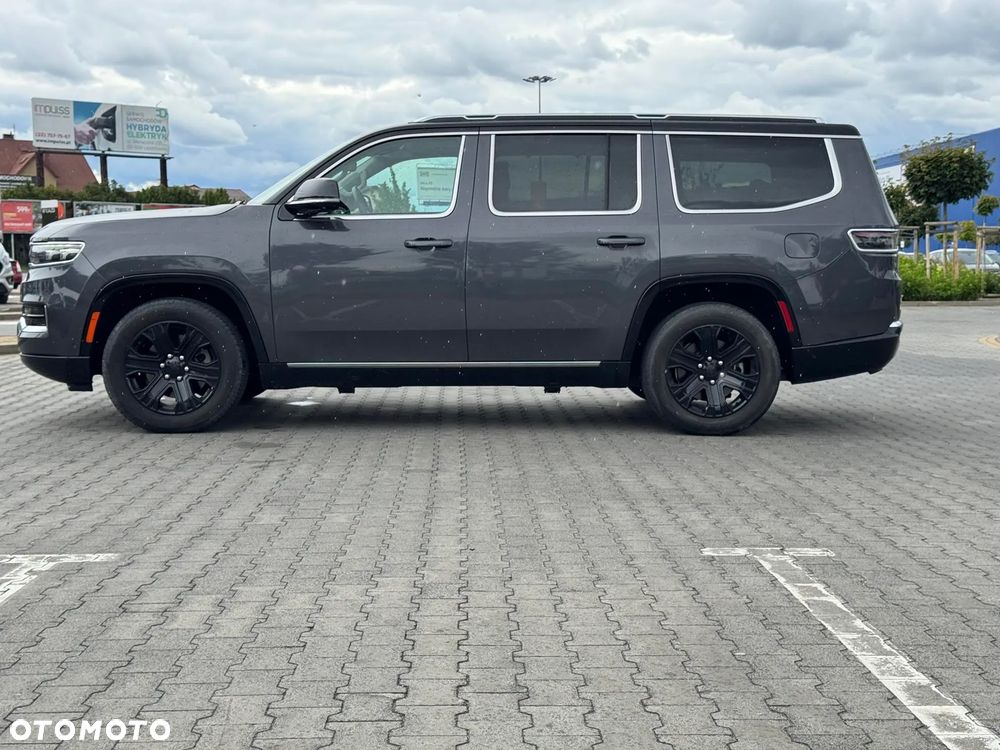 Jeep Grand Wagoneer - 24