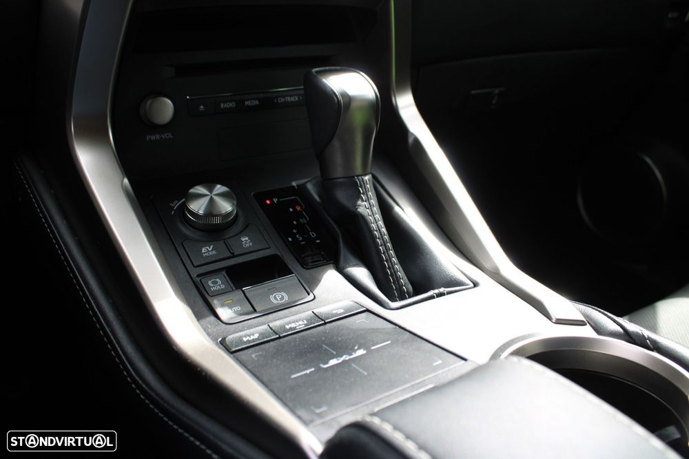 Lexus NX 300h Executive - 35