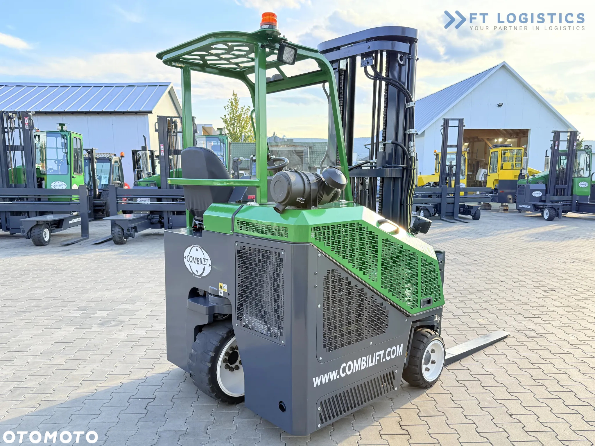 Combilift C2500CB / TRIPLEX / 5500MM / WOLNY SKOK / DIESEL / JEDYNIE 3768MTH / POZYCJONER / PRZESUW BOCZNY / NOWE OPONY / JAK NOWY / Szeroka oferta wózków czterokierunkowych i bocznych, dopasowanych do różnorodnych potrzeb i zastosowań. - 7