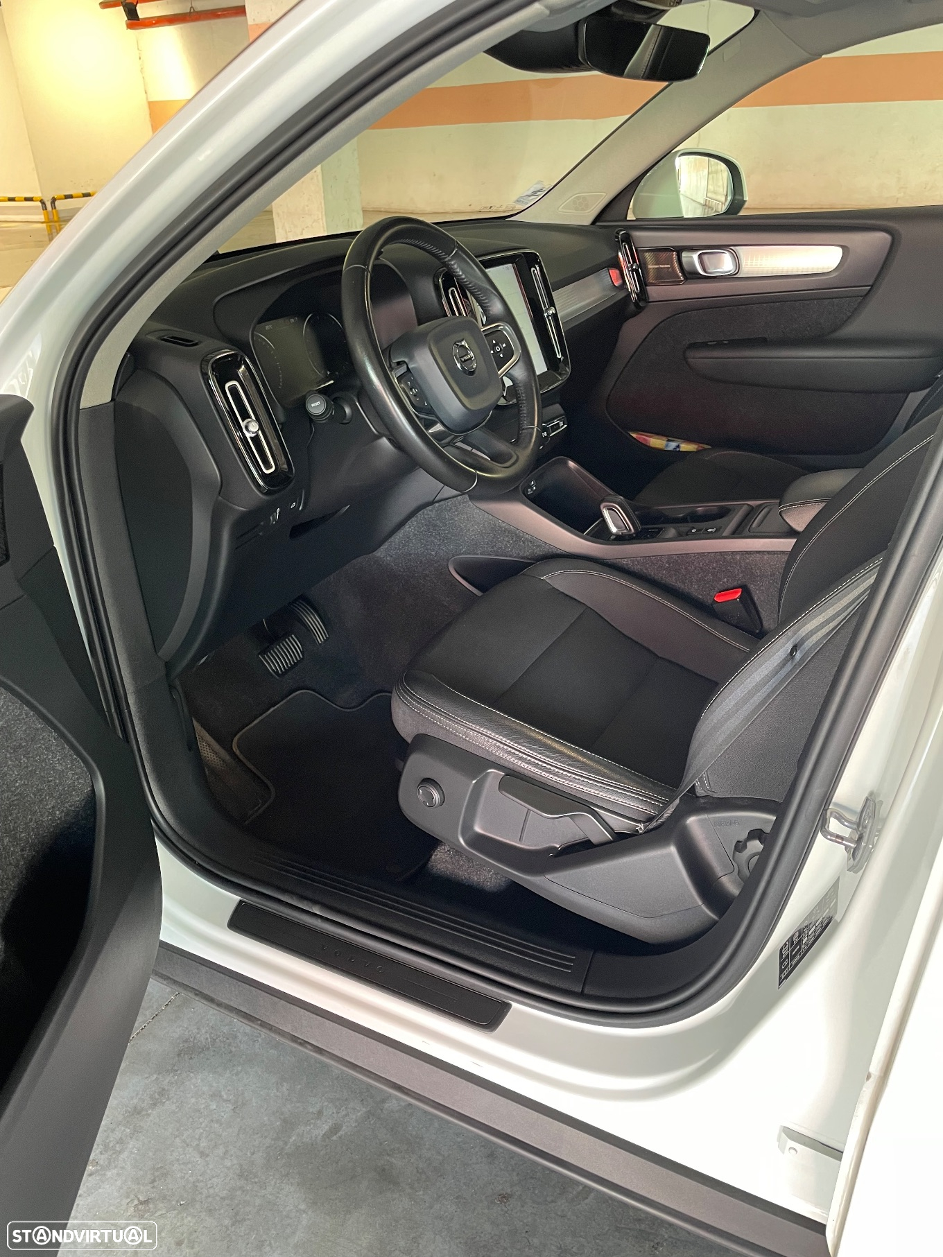 Volvo XC 40 2.0 D3 Momentum Geartronic - 14