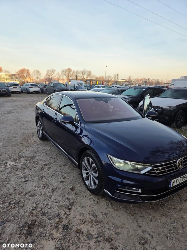 Volkswagen Passat - 1