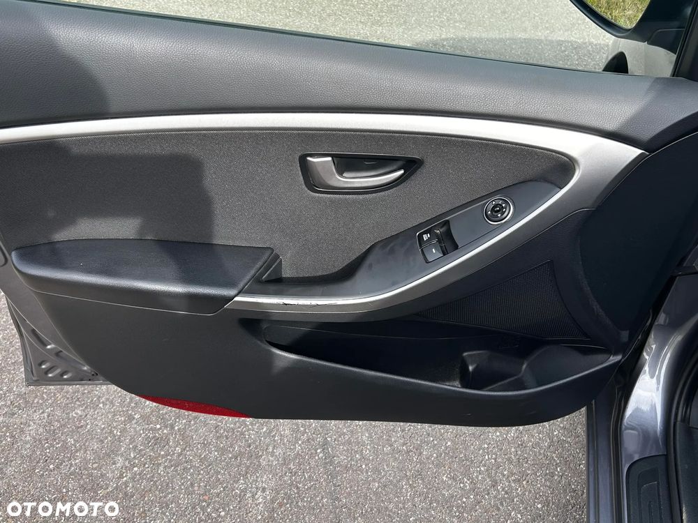 Hyundai i30 i30cw 1.4 Trend - 13