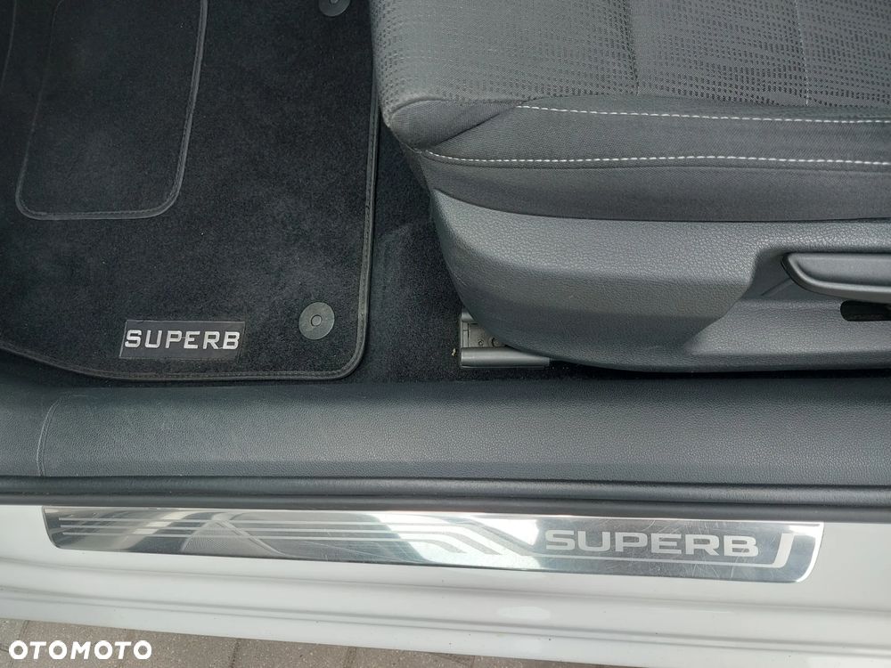 Skoda Superb 2.0 TDI Ambition - 22