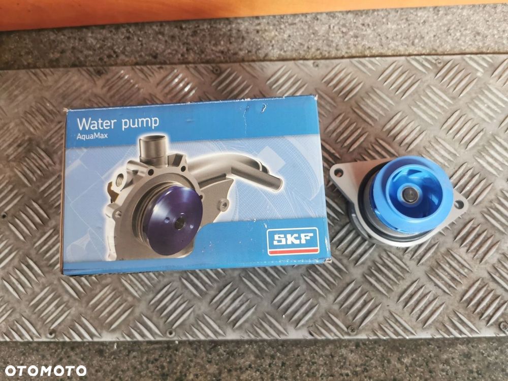 VW POMPA WODY CHŁODZENIE SILNIKA SKF VKPC 81210