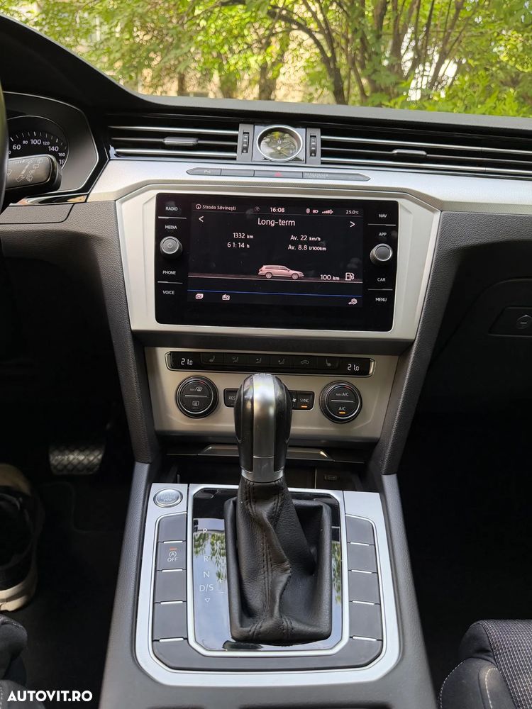 Volkswagen Passat 2.0 TDI DSG Comfortline - 36