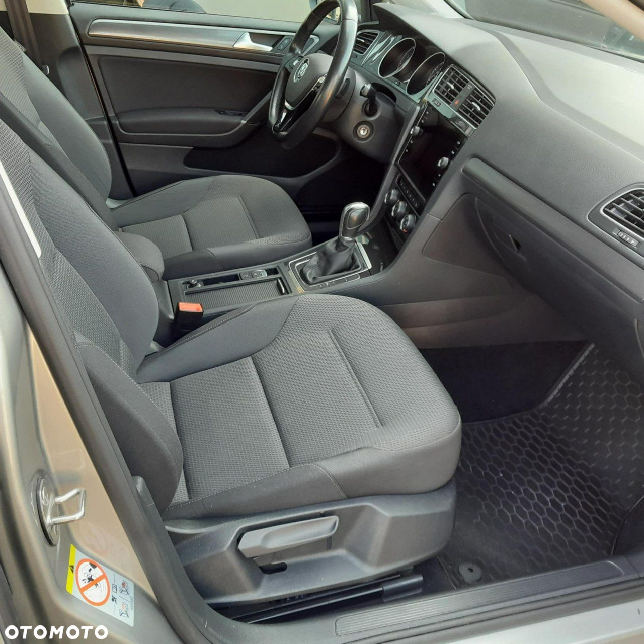 Volkswagen Golf - 8