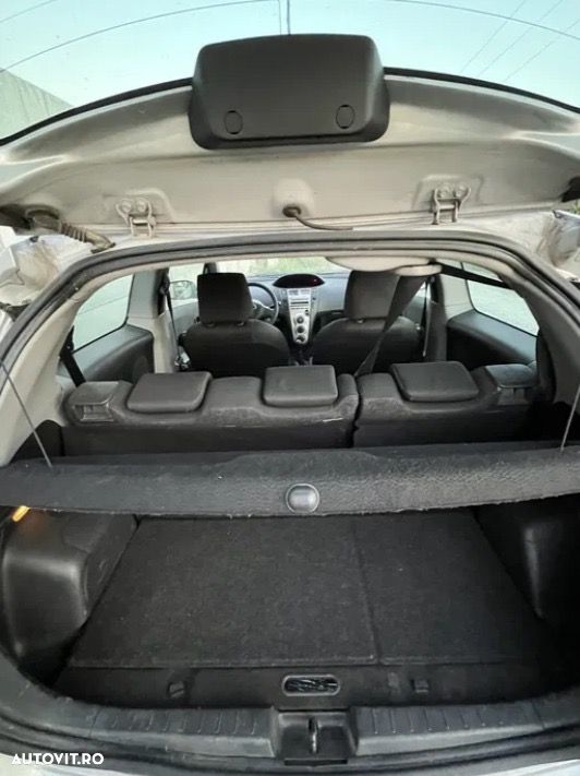 Toyota Yaris 1.0 - 8