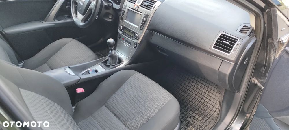 Toyota Avensis 1.8 Sol - 12