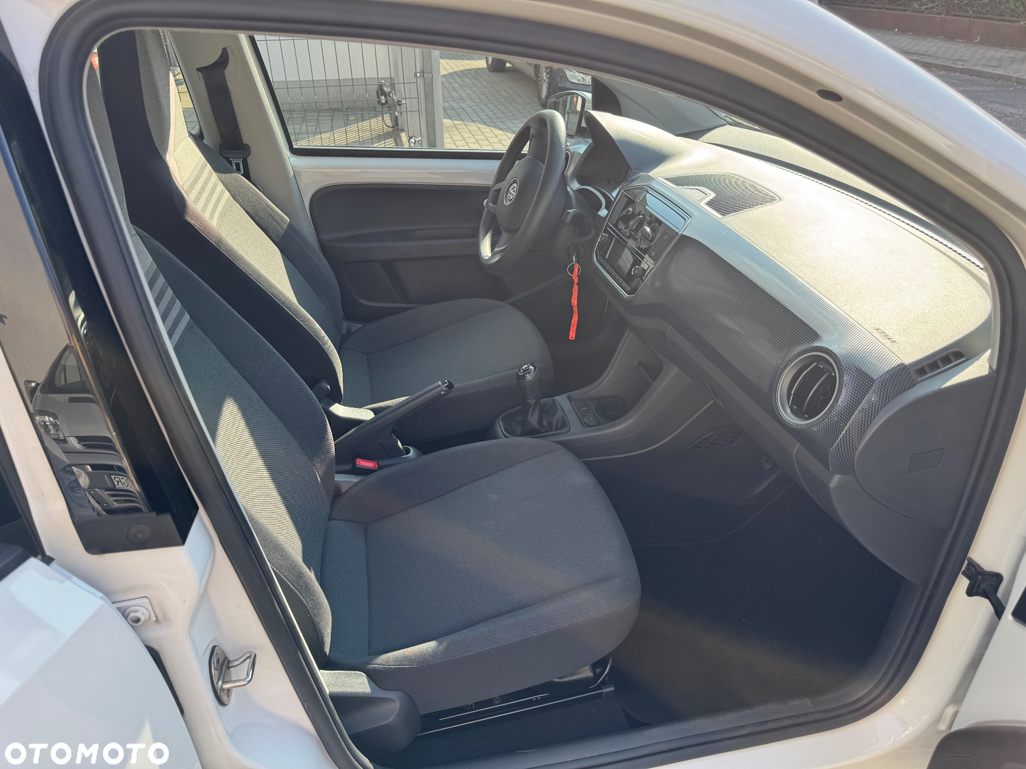 Volkswagen up! - 6