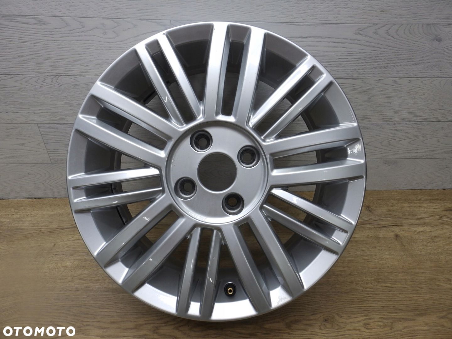 Felga VW Up 1S0 5.5Jx15H2 Et41 4x100 - 1