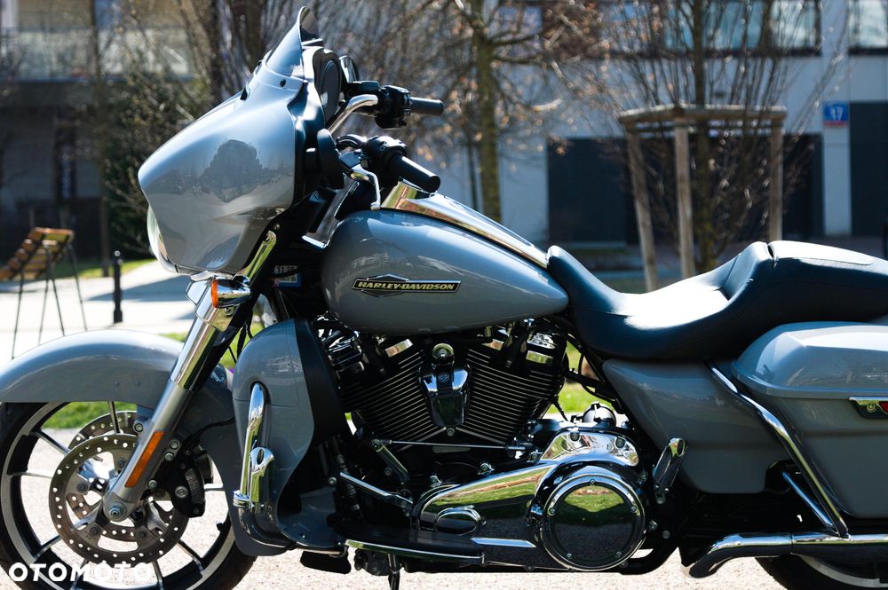 Harley-Davidson Touring Street Glide - 19