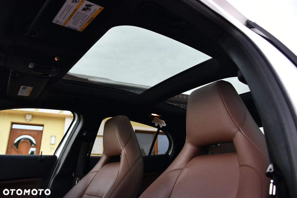 Mercedes-Benz GLA 250 4-Matic AMG Line - 39