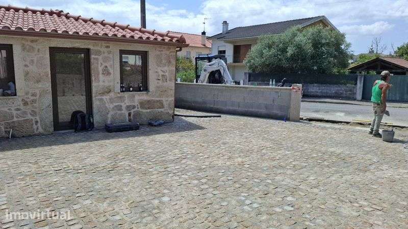 Casa em pedra  T2 para alugar com suite - Grande imagem: 2/3