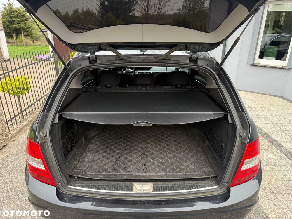 Mercedes-Benz Klasa C 200 CGI BlueEFFICIENCY Elegance - 9