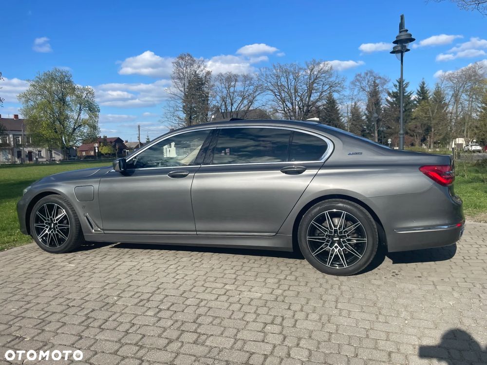BMW Seria 7 740Le iPerformance - 15