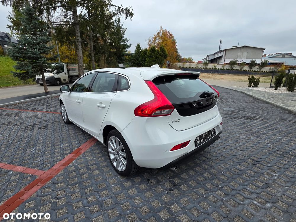 Volvo V40 - 24