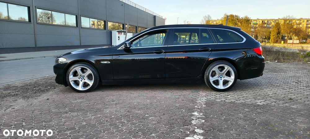 BMW Seria 5 525d Luxury Line - 12