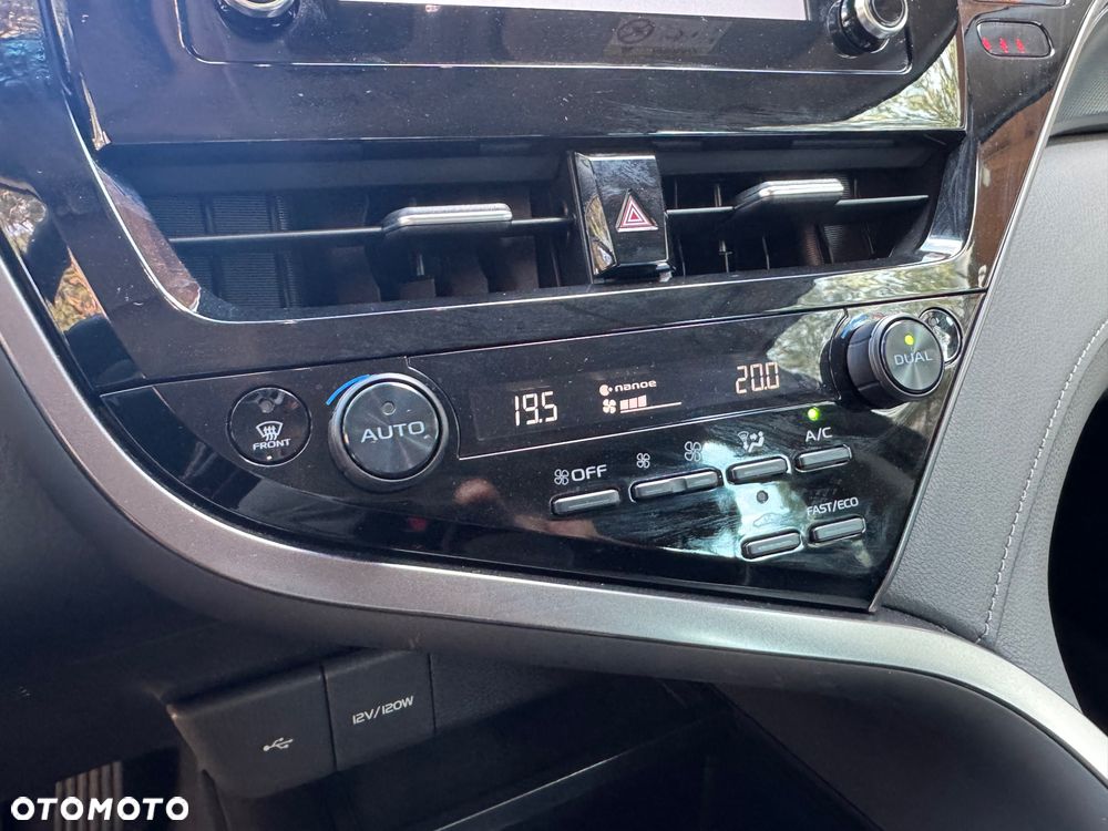 Toyota Camry 2.5 Hybrid Executive CVT - 33