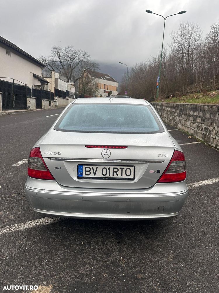 Mercedes-Benz E 200 CDI - 4