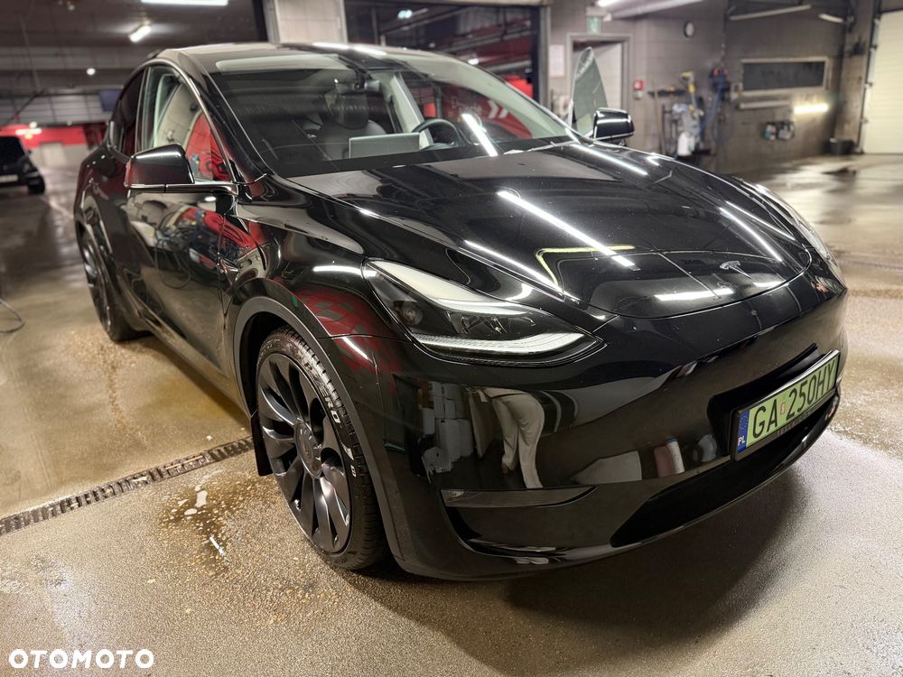 Tesla Y Performance AWD - 2