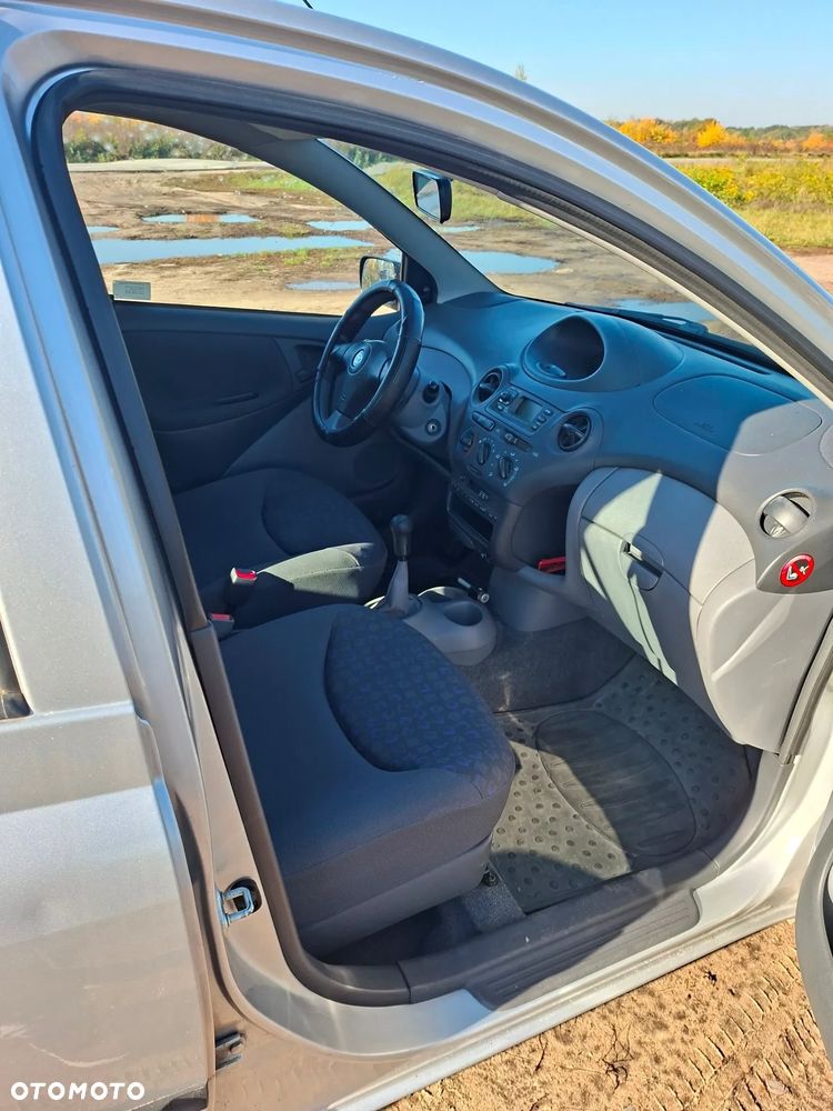 Toyota Yaris - 5