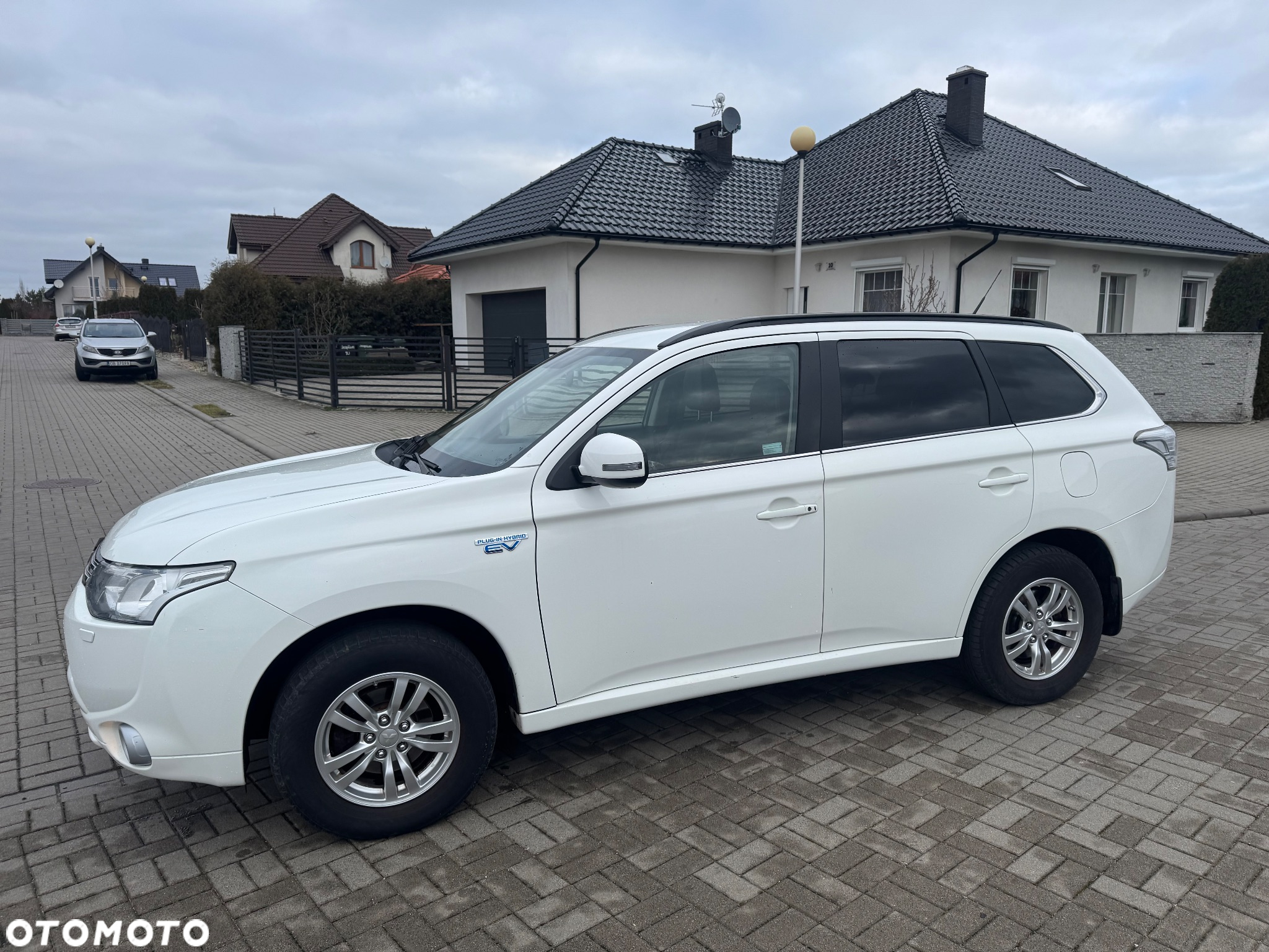 Mitsubishi Outlander 2.0 4WD Plug-In Hybrid - 15