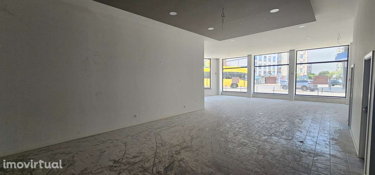 Loja com Excelente visibilidade no Centro de Setúbal - Grande imagem: 4/5