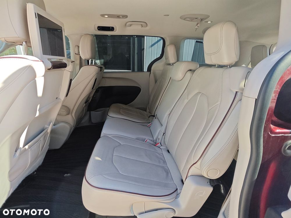 Chrysler Pacifica - 34
