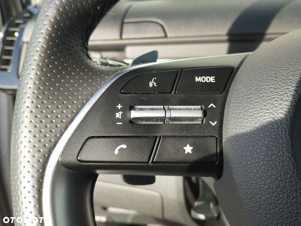 Hyundai Staria 1.6 T-GDI HEV Luxury - 32