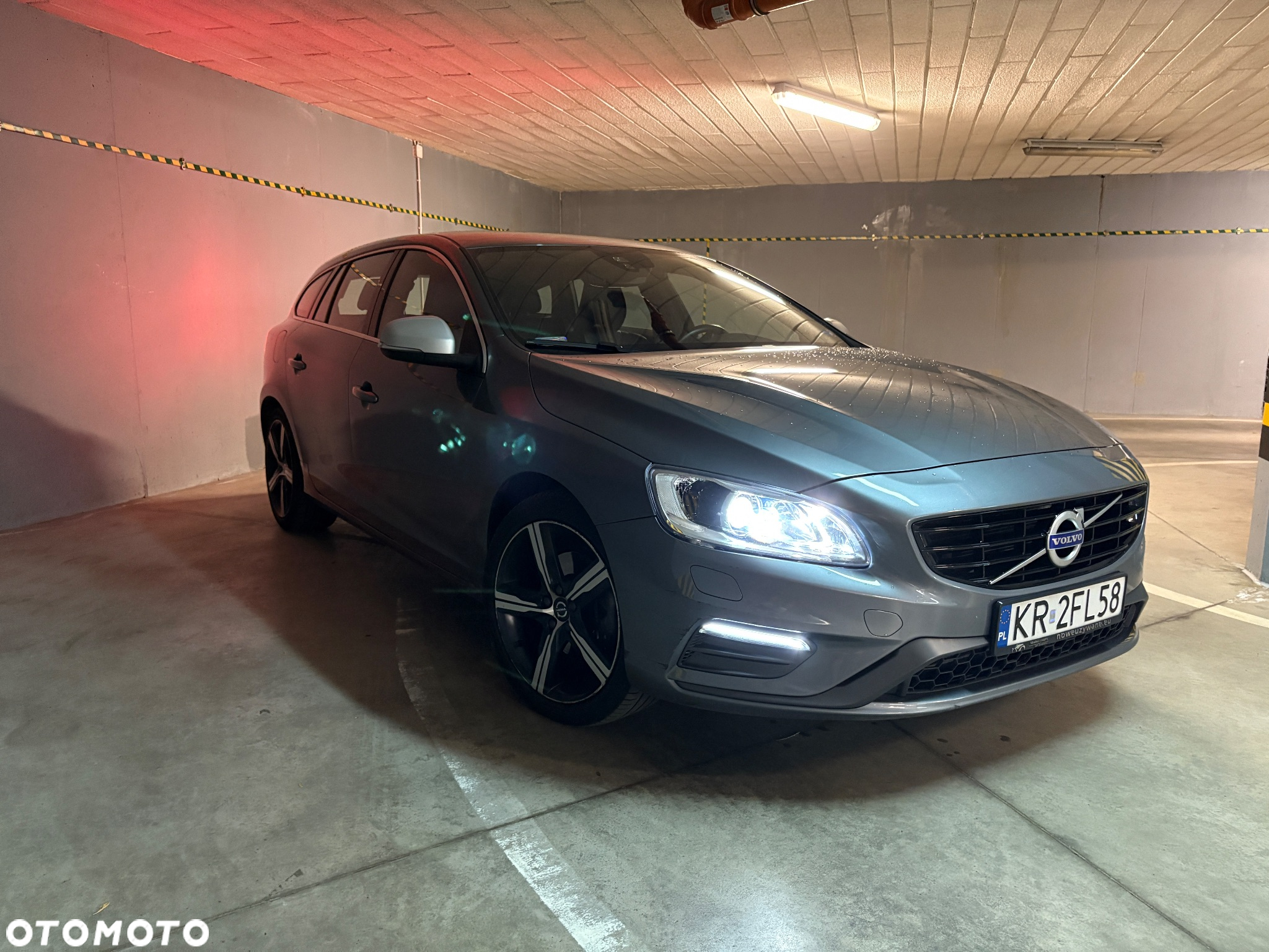 Volvo V60 D3 Drive-E R-Design Momentum - 10