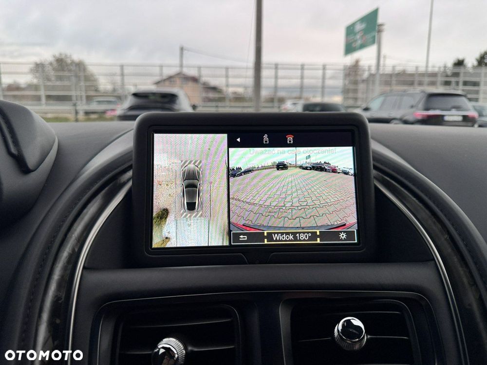 Aston Martin DB11 - 30