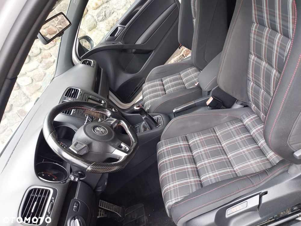 Volkswagen Golf - 19