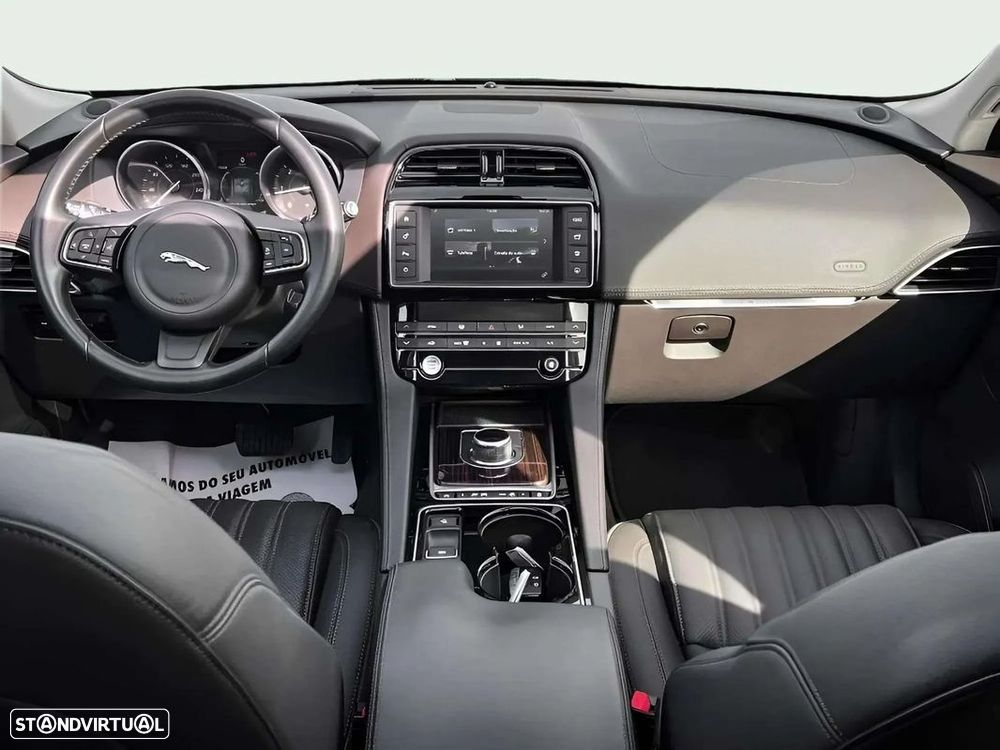 Jaguar F-Pace 2.0 i4D Portfolio AWD Aut. - 7