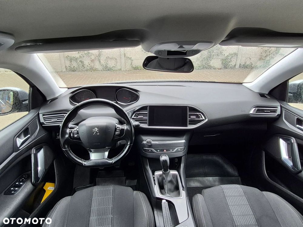 Peugeot 308 - 8