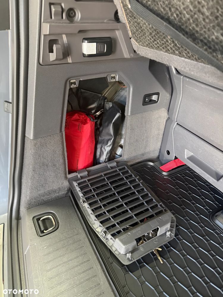 Volkswagen Multivan - 28