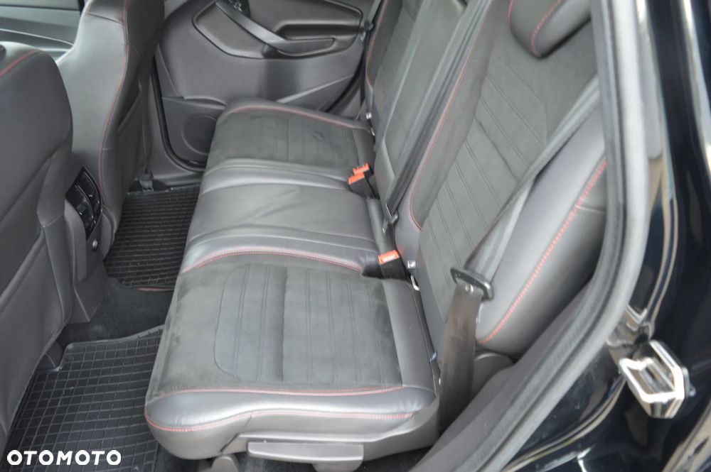 Ford Kuga 1.5 EcoBoost 2x4 ST-Line - 14