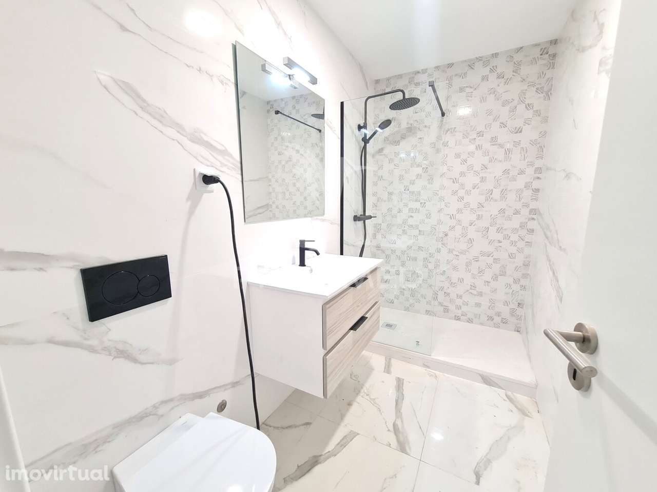 Apartamento T3 com mezzanine e 3 WCs - Metro Laranjeiras - Grande imagem: 4/16