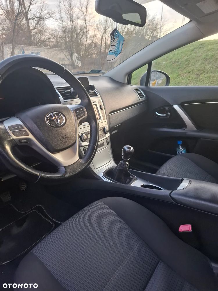 Toyota Avensis 2.0 D-4D Sol - 2