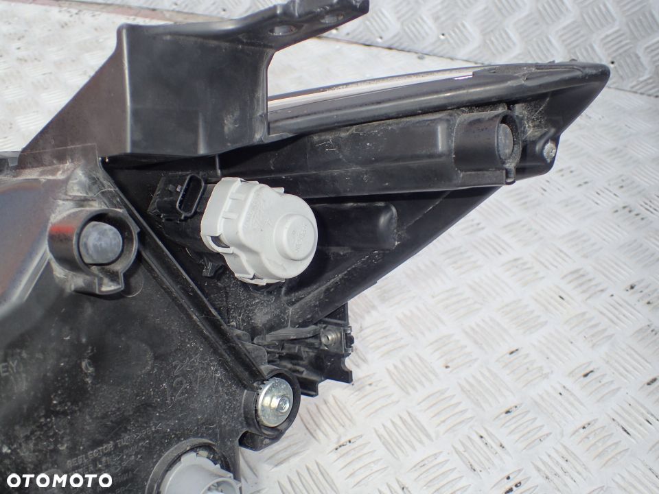 REFLEKTOR PRAWY MAZDA CX-5 XENON LIFT - 4