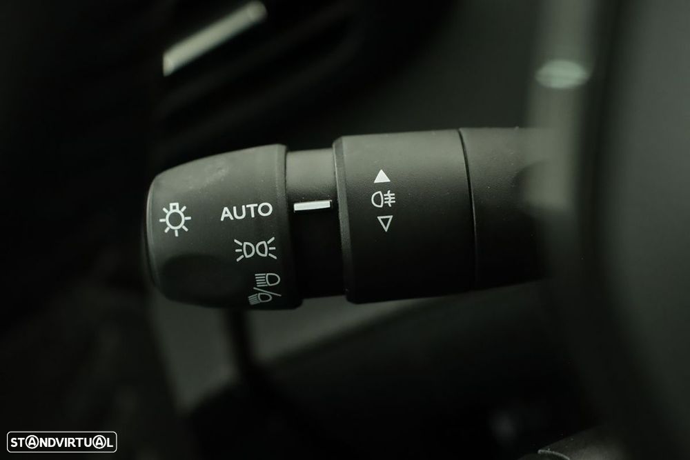 Peugeot 2008 1.2 PureTech Allure - 17